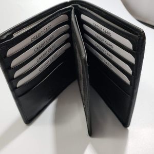 Men's Black Leather Wallet with RFID Technology